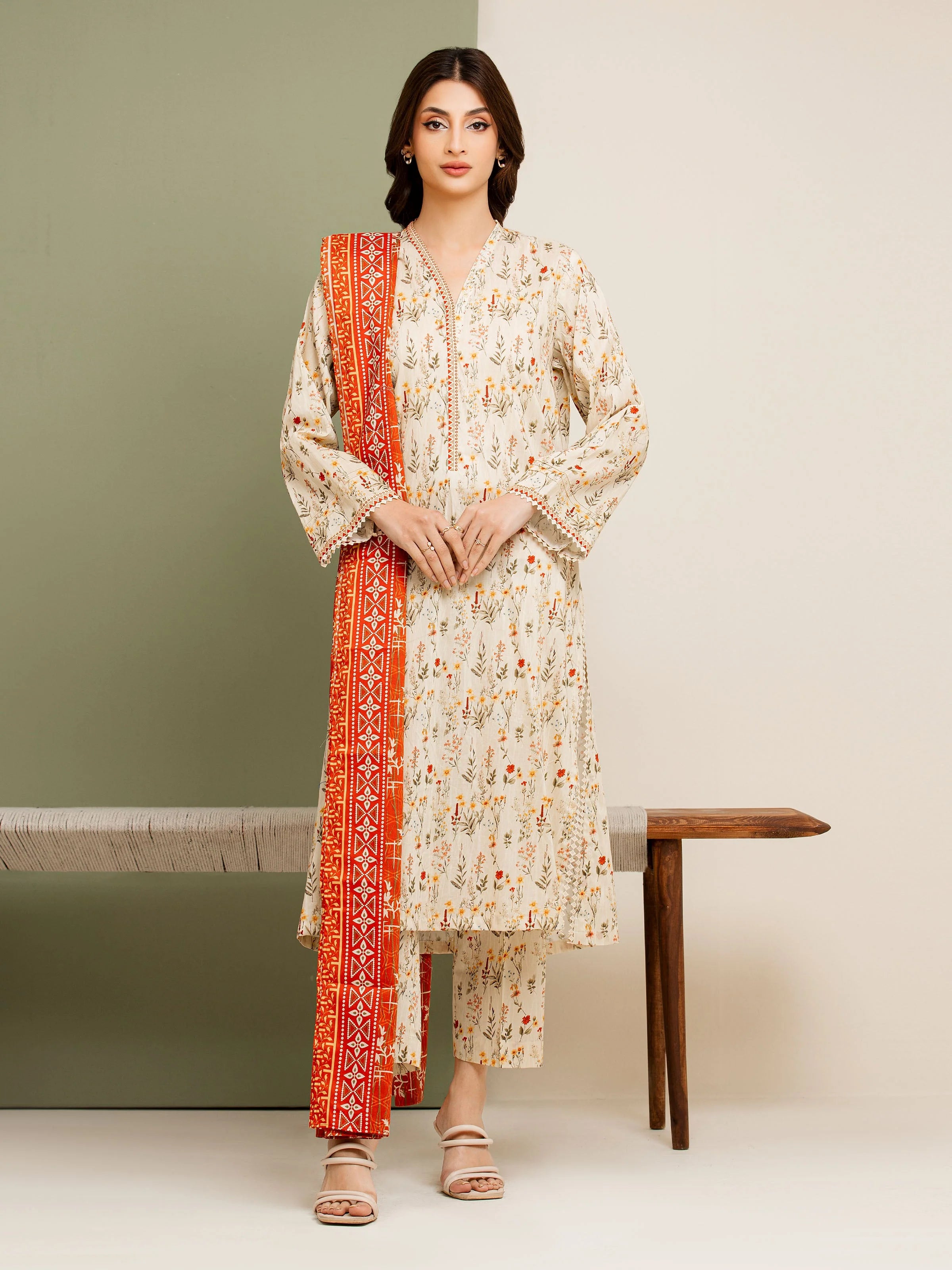 edenrobe Allure Lawn Unstitched Printed 3Pc Suit EWU5A1-35115