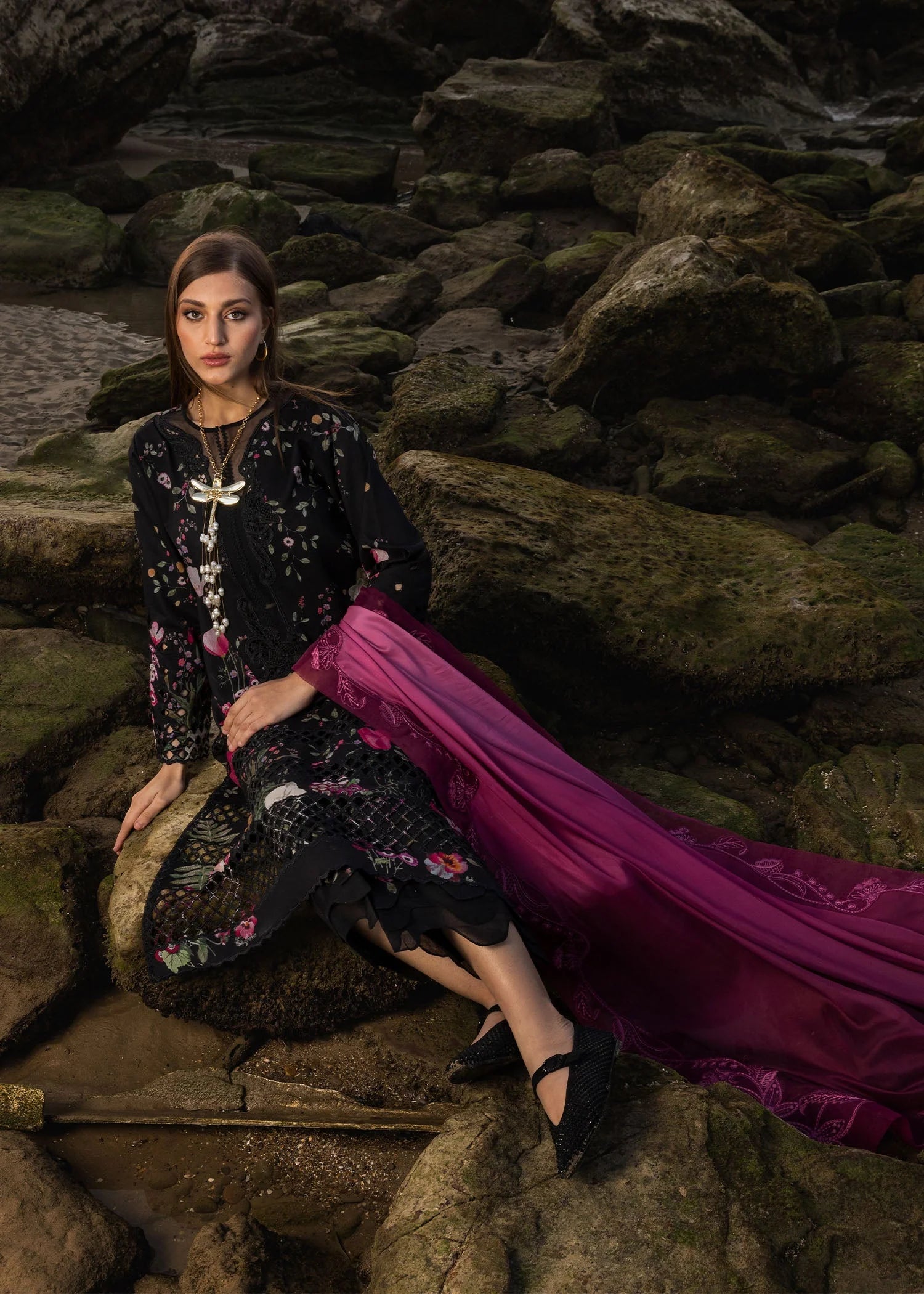 Crimson Flow Embroidered Lawn Unstitched 3Pc Suit D-4B Bloom Bold