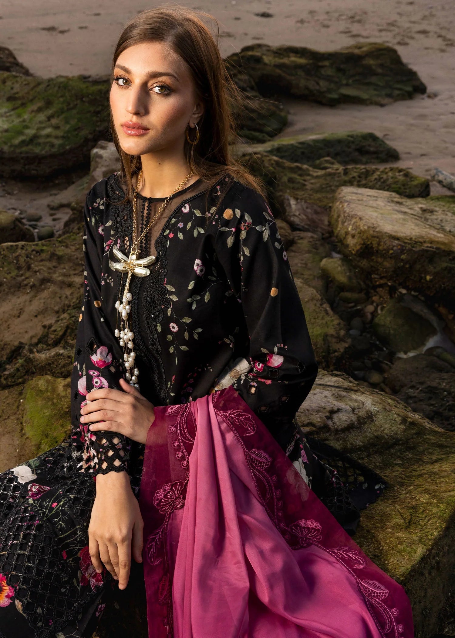 Crimson Flow Embroidered Lawn Unstitched 3Pc Suit D-4B Bloom Bold