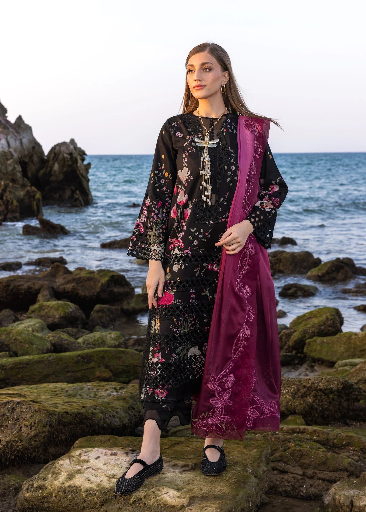 Crimson Flow Embroidered Lawn Unstitched 3Pc Suit D-4B Bloom Bold