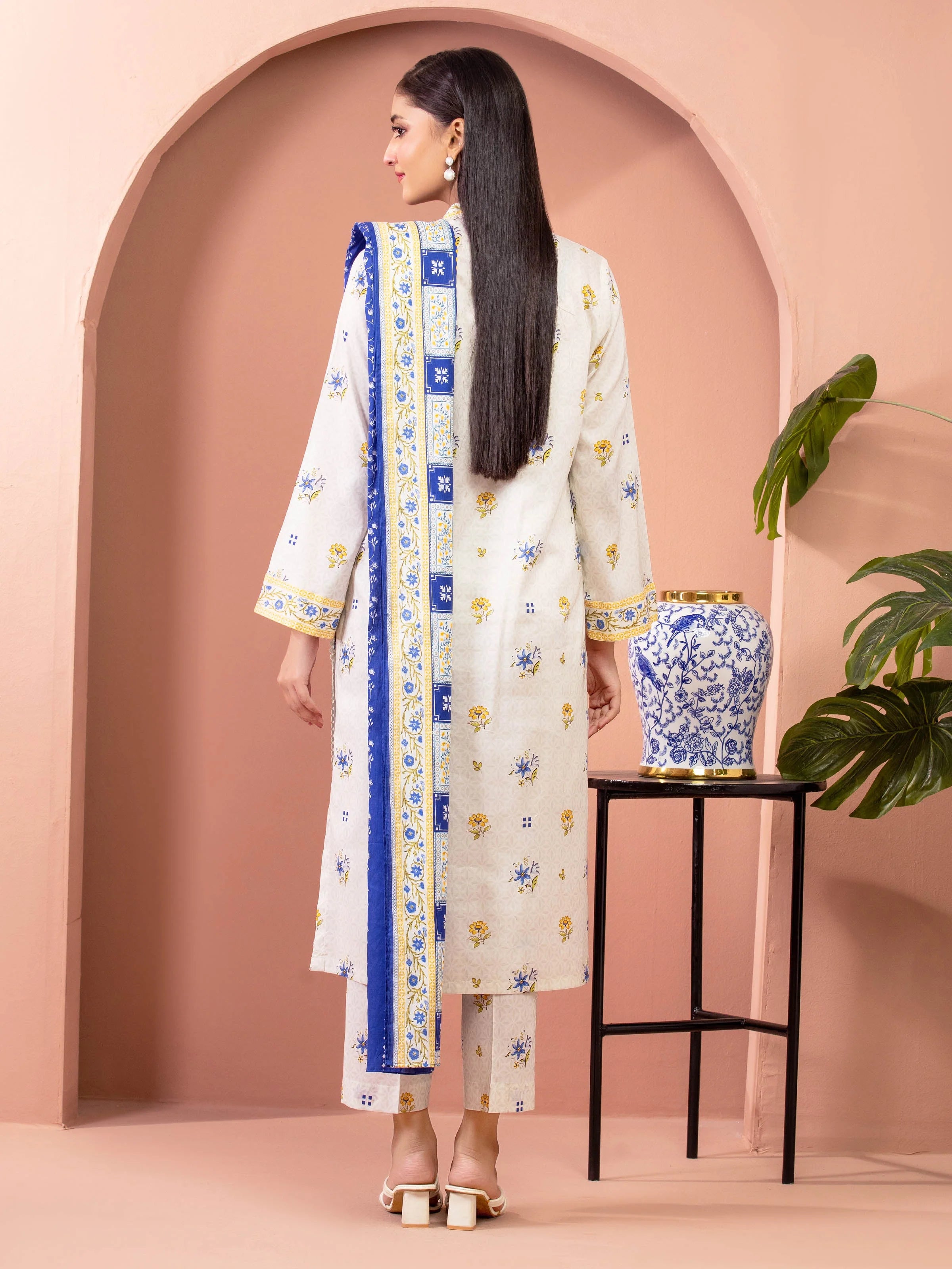 edenrobe Allure Lawn Unstitched Printed 3Pc Suit EWU5A1-35612