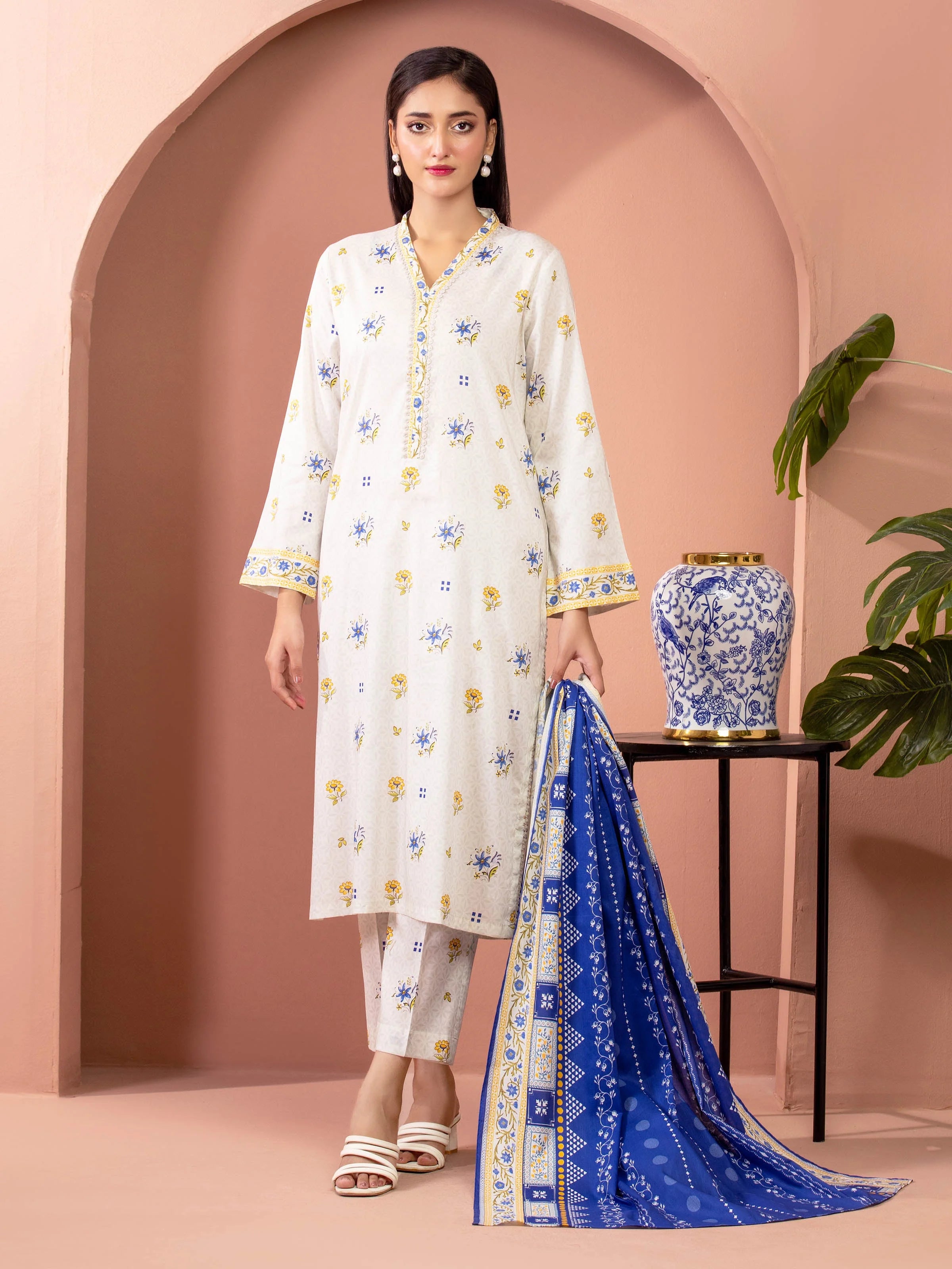 edenrobe Allure Lawn Unstitched Printed 3Pc Suit EWU5A1-35612